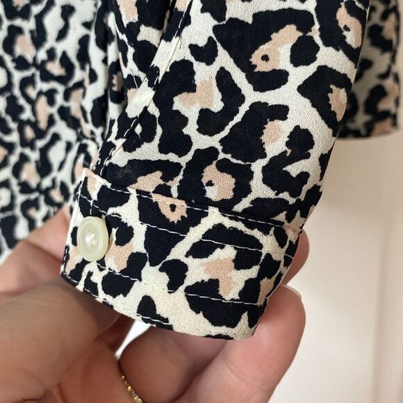 Loft Animal Print Long Sleeve Button Up Blouse Top Size Small - Picture 5 of 8